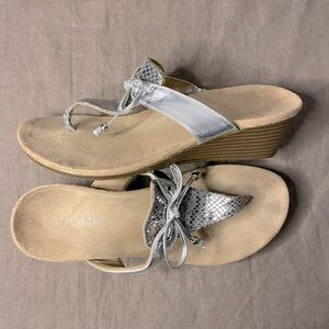 Vionic Women's Della Silver Slip On Wedge Sandals 7.5 with Bow Detail Summer